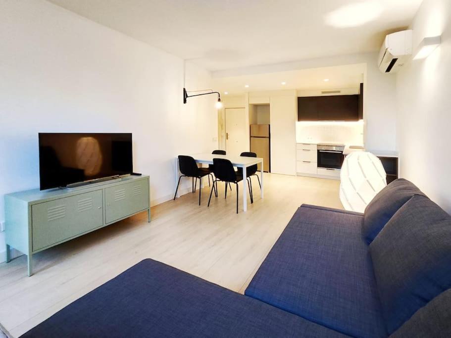 Moderno Apartamento En Terrassa Centro Exterior photo